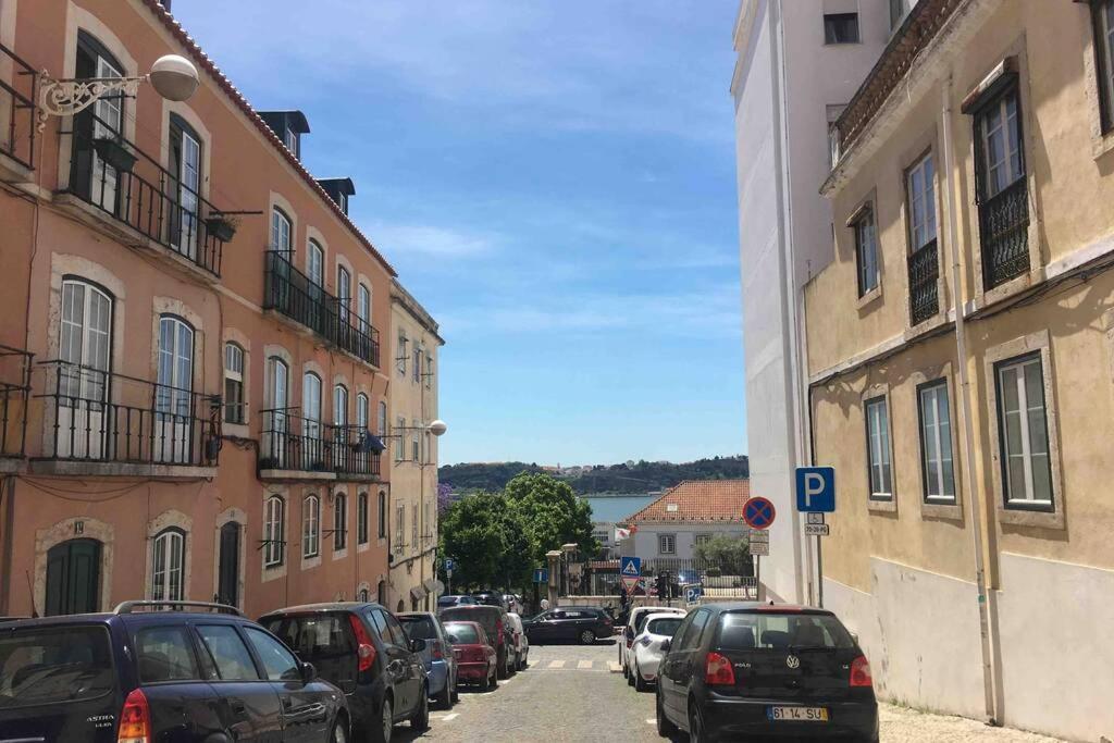 Two Bedroom Cozy Flat By River In Quiet Art Zone Lissabon Buitenkant foto